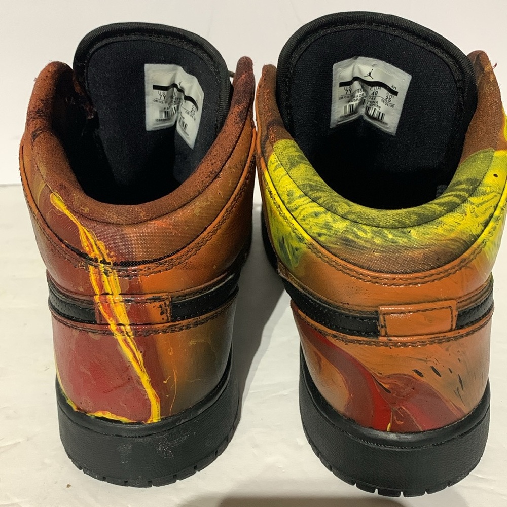 Nike Jordan Air Retro Mid Black graffiti style from 08/03/16 Model 554725–044 - Picture 6 of 11